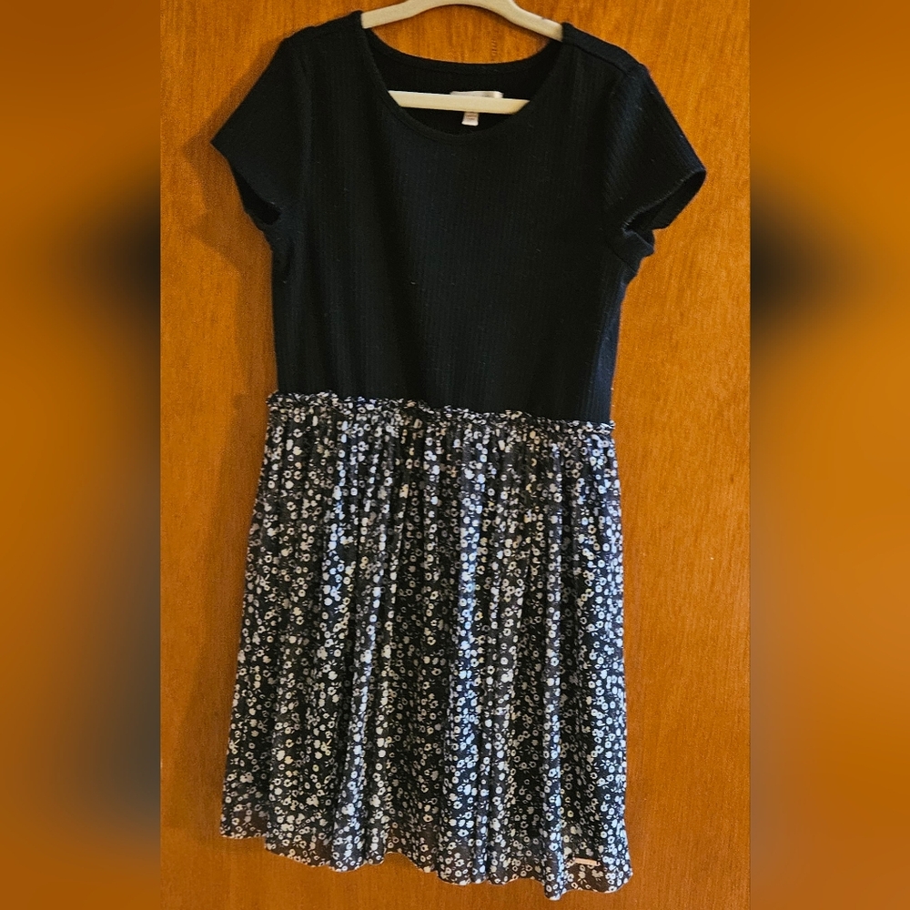 Girls Black and White Floral Dress Size 6